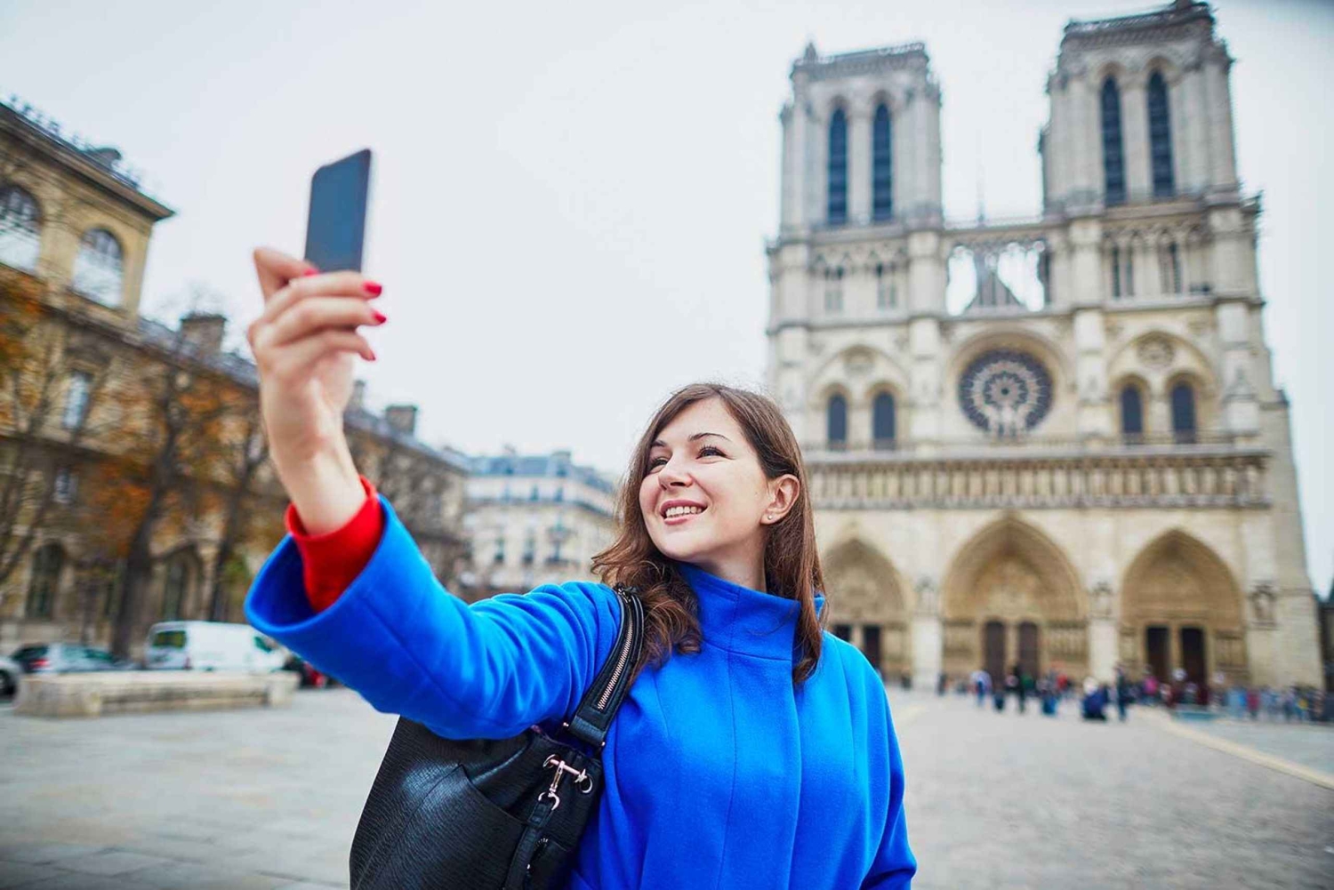Notre Dame cathedral interior tour entrance with host