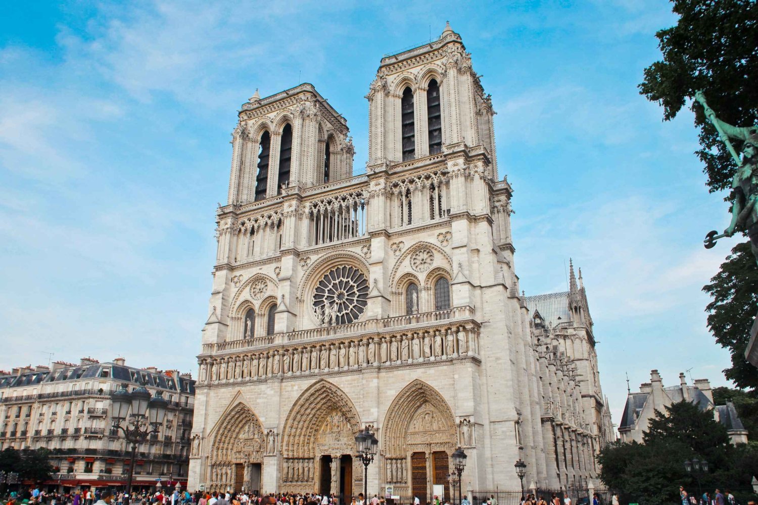 Kathedrale Notre-Dame mit reserviertem Zugang und Tour durch das Äußere