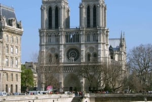 Paris: Notre Dame Outdoor Tour with Sainte-Chapelle / Crypt.