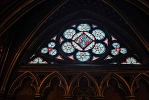 Paris: Notre Dame Outdoor Tour with Sainte-Chapelle / Crypt.