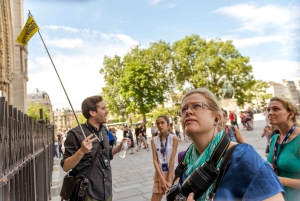 Paris: Notre-Dame Guided Tour with Access to the Cathedral