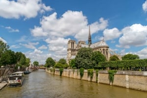 Paris: Notre-Dame Guided Tour with Access to the Cathedral