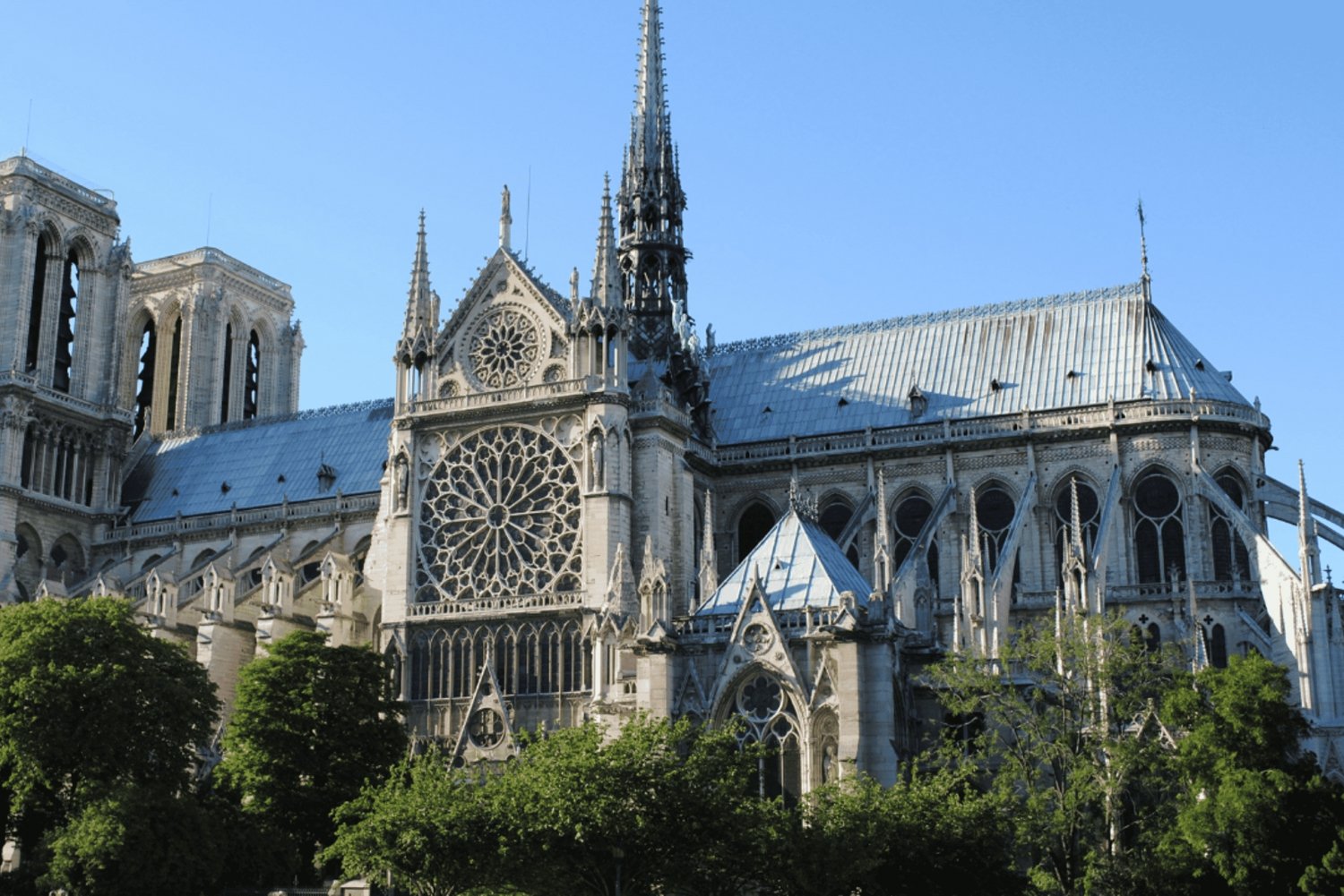 Outside Notre-Dame & Île de la Cité Tour with Crypt Access