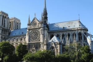 Visita al exterior de Notre-Dame y la Île de la Cité con acceso a la cripta