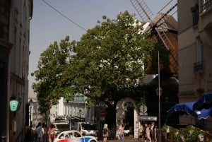 Off-the-Beaten Track in Paris: 2-Hour Vintage 2CV Tour