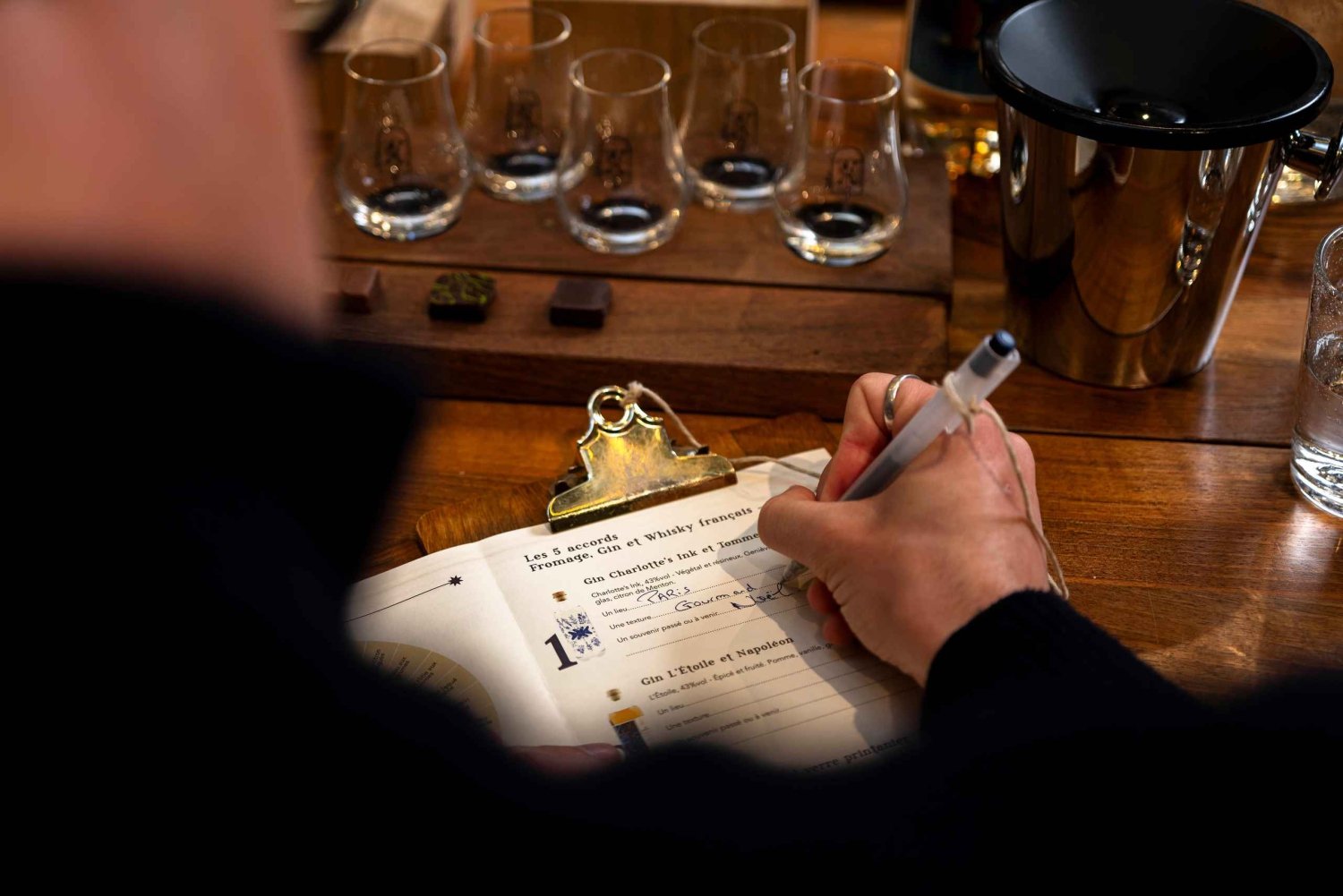 Atelier d'accords à Paris : gin, whisky et chocolat