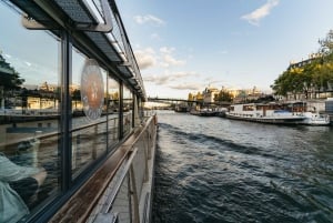 Paris: 1 timmes sightseeingkryssning och 3-rätters bistromiddag