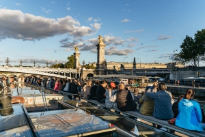 Paris: 1 timmes sightseeingkryssning och 3-rätters bistromiddag
