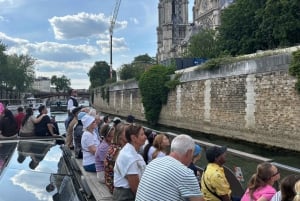 Paris: 1 timmes sightseeingkryssning och 3-rätters bistromiddag