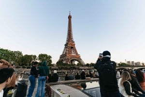 Paris: 1 timmes sightseeingkryssning och 3-rätters bistromiddag