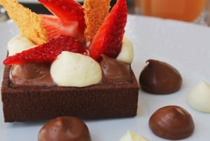 パリ：1時間の観光クルーズと3コースのビストロディナー