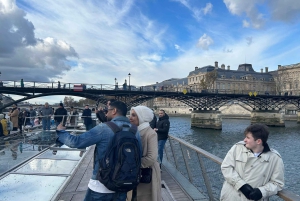 パリ：1時間の観光クルーズと3コースのビストロディナー