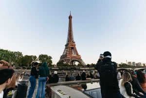 Paris: 1-Hour Sightseeing Cruise with Bistro Dinner