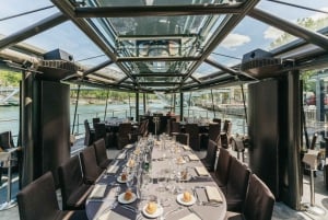 Paris: 2-Hour River Seine Lunch Cruise with 3-course-menu