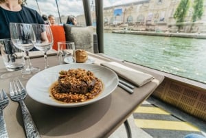 Paris: 2-Hour River Seine Lunch Cruise with 3-course-menu