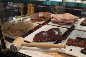 Paris: 2-Hour Sweet & Chocolate Family Tour with Tastings
