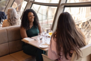 パリ：エッフェル塔のマダム・ブラッスリーでの3コースランチ