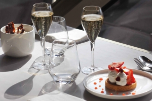 パリ：エッフェル塔のマダム・ブラッスリーでの3コースランチ