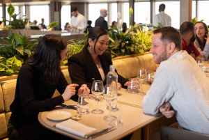 パリ：エッフェル塔のマダム・ブラッスリーでの3コースランチ