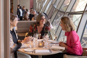 パリ：エッフェル塔のマダム・ブラッスリーでの3コースランチ