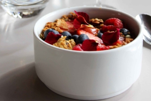 パリ：エッフェル塔のマダム・ブラッスリーでの3コースランチ