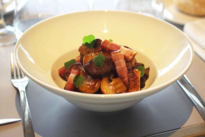 パリ：エッフェル塔のマダム・ブラッスリーでの3コースランチ