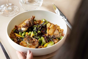 パリ：エッフェル塔のマダム・ブラッスリーでの3コースランチ