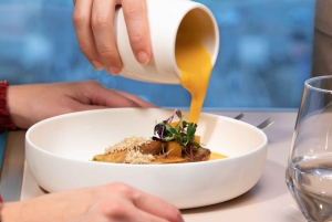 パリ：エッフェル塔のマダム・ブラッスリーでの3コースランチ