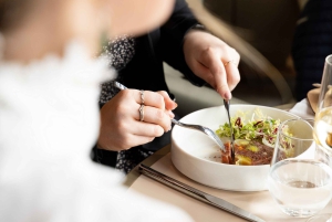 パリ：エッフェル塔のマダム・ブラッスリーでの3コースランチ