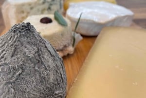 Paris: Cheese and Wine Tasting Experience in Montmartre