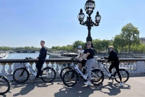 Paris: Afternoon E-Bike Guided Small Group Tour