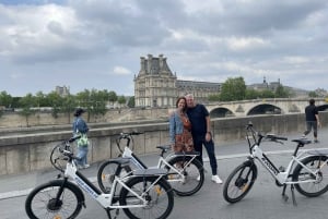 Paris: Afternoon E-Bike Guided Small Group Tour