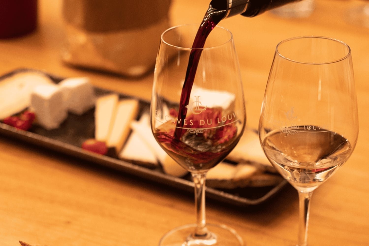 Paris: Experiência de degustação de vinhos e queijos Apéro