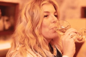 Paris: Apéro vin- og ostesmagning