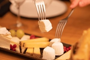 Paris: Apéro vin- og ostesmagning