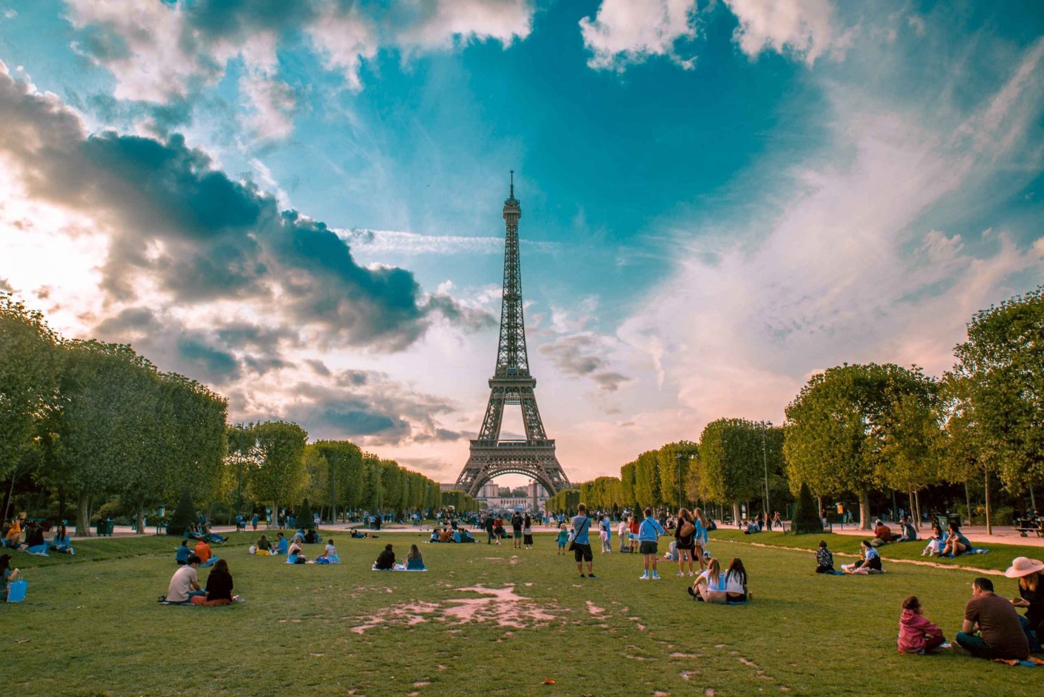Paris: Capture the most Photogenic Spots with a Local