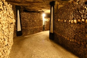 Biglietto d'ingresso diretto alle Catacombe di Parigi e guida