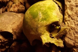 パリのカタコンブ訪問（セルフガイド、移動サービス付き）