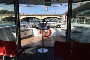 Pariisi: Eiffel-tornilta lähtö samppanjanmaisteluristeilylle