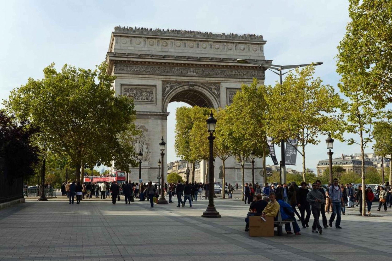 Tour privato a piedi di 2 ore degli Champs-Élysées di Parigi