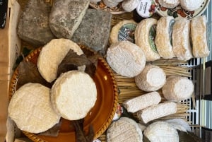 Paris: Cheese and Wine Tasting Experience in Montmartre