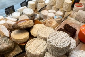 Paris: Cheese and Wine Tasting Experience in Montmartre