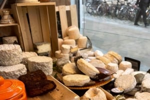 Paris: Cheese and Wine Tasting Experience in Montmartre