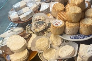 Paris: Cheese and Wine Tasting Experience in Montmartre