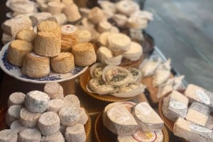 Paris: Cheese and Wine Tasting Experience in Montmartre