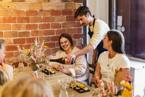Paris - en ost- och vinprovning Ost- och vinprovning i Montmartre