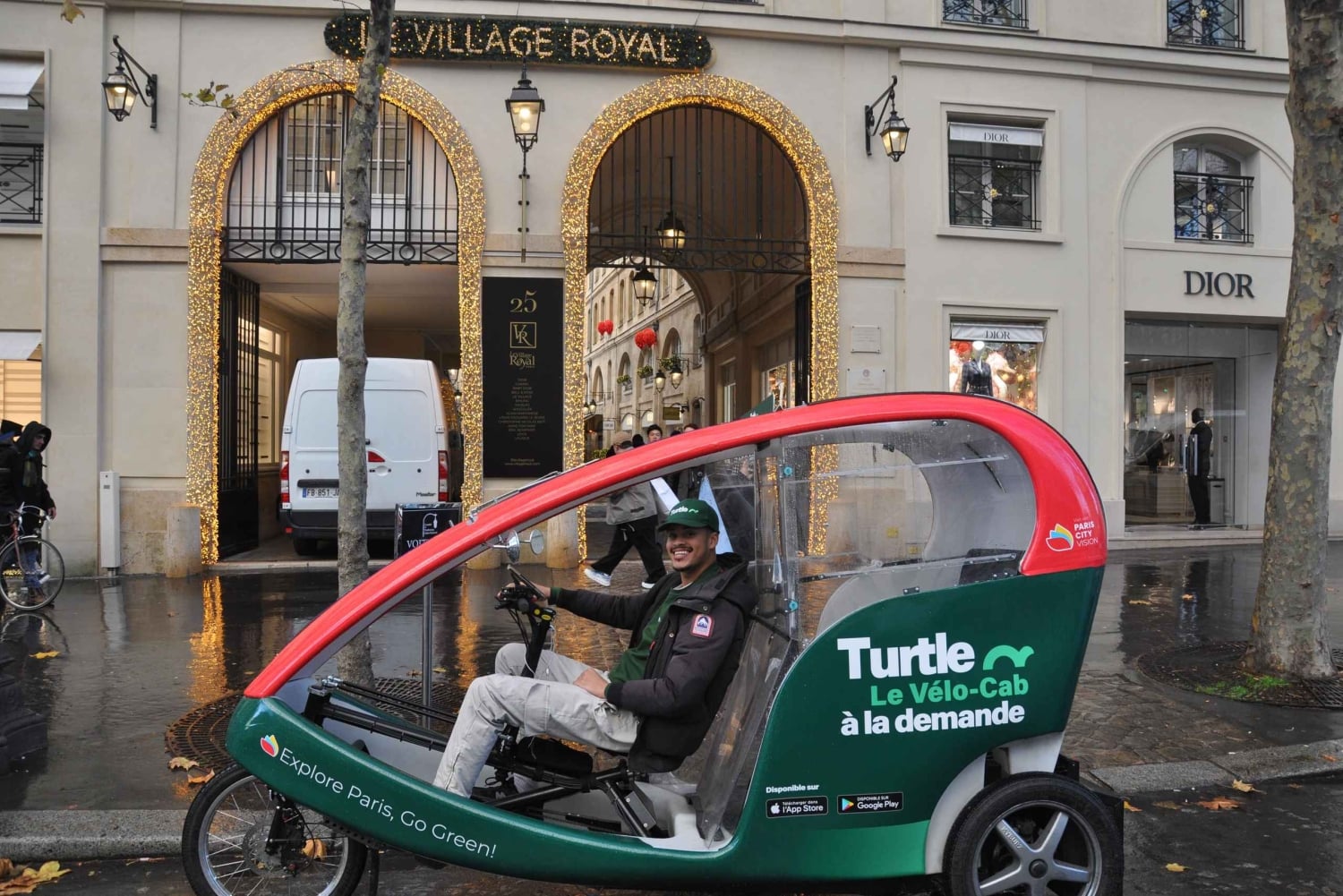 Paris : Visite privée des illuminations de Noël en cyclo-pousse moderne