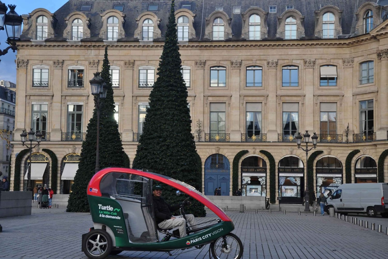 Paris : Visite privée des illuminations de Noël en cyclo-pousse moderne