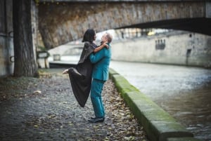 Paris: Cinematic and Fun Photoshoot with a Professional