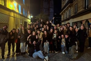 Paris: Pub Crawl guiado no centro da cidade, com shots e entrada no clube
